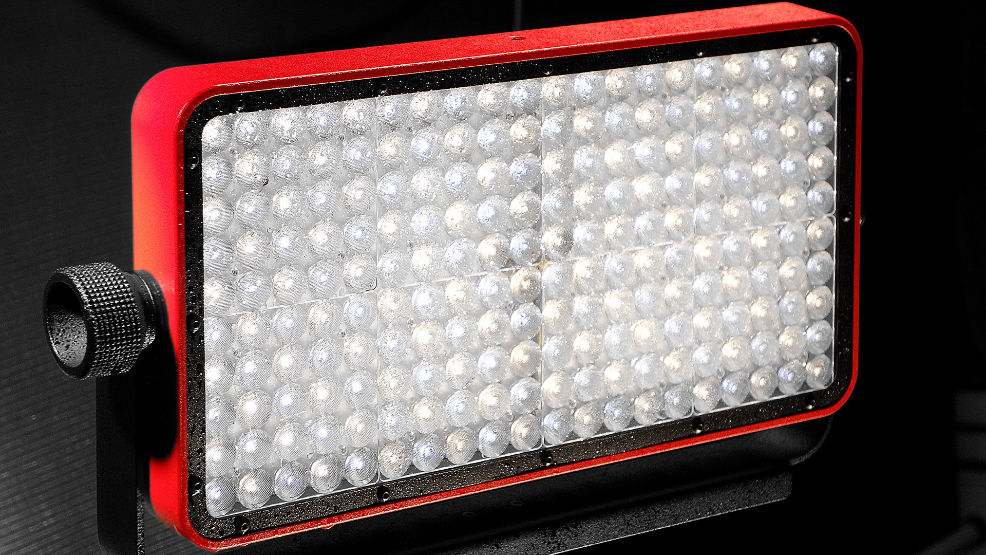 KinotehnikがPractilite 802 LEDライトを発表