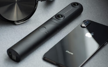 Kandao QooCam - Pocket Sized 4K 3D Stereo and 360° Camera