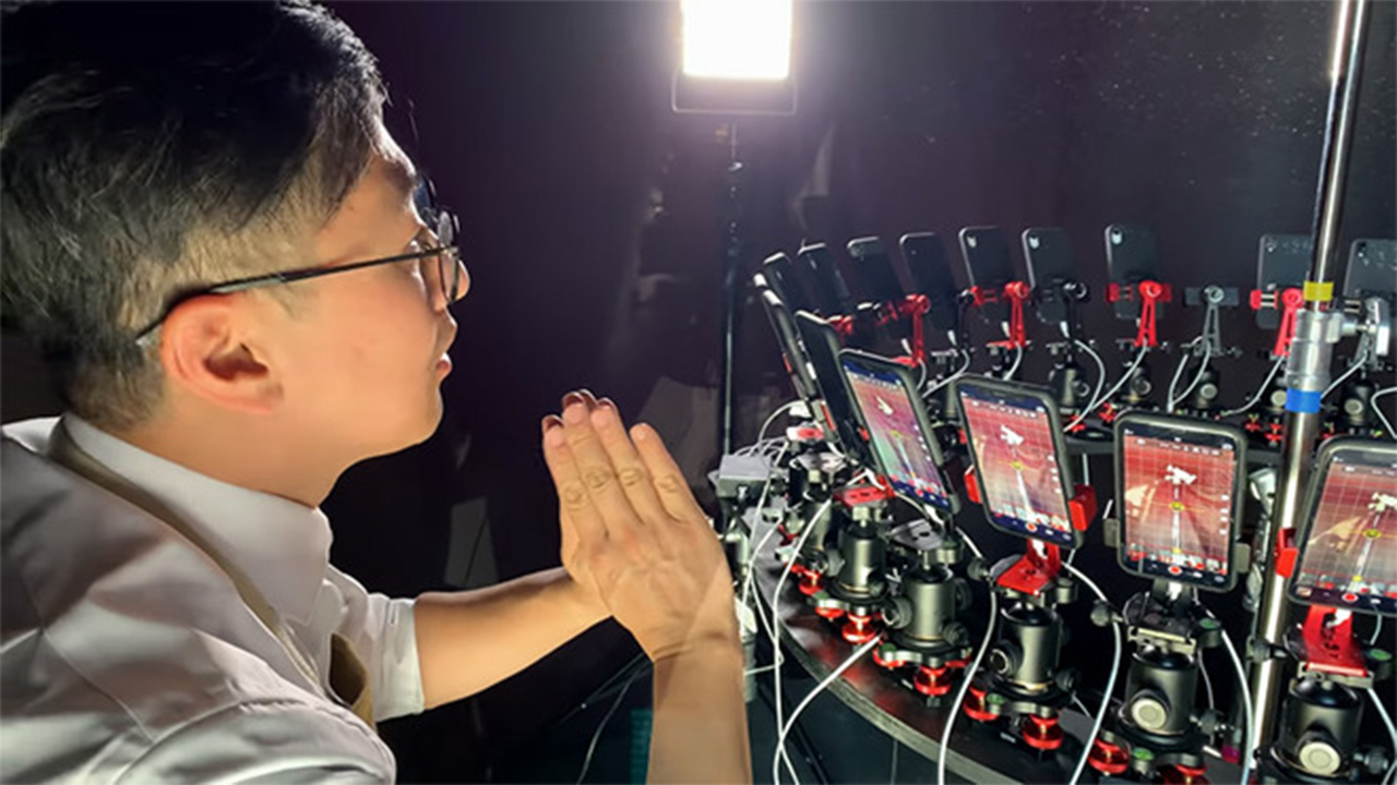 Apple Combines 32 iPhone XRs In a Bullet Time Rig