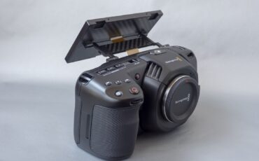 BMPCC 4K Modification Adds Tilting Mechanism to Screen
