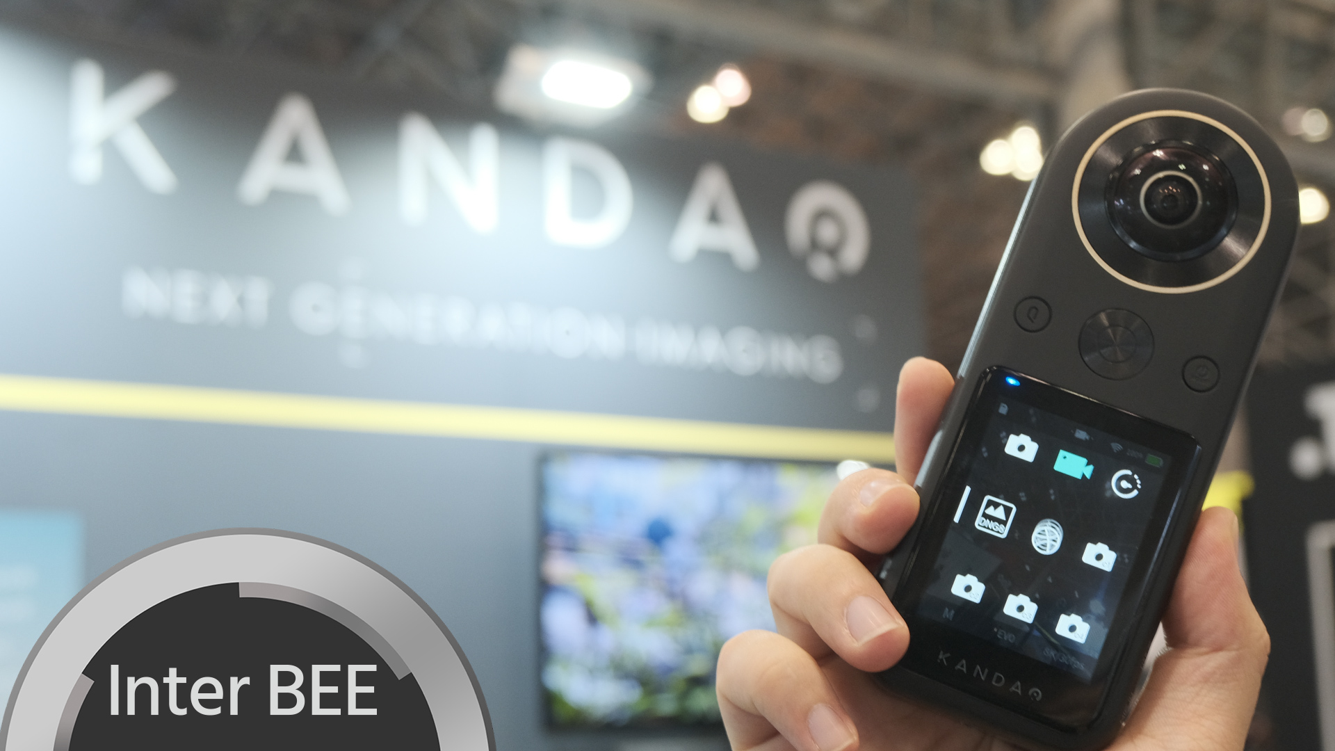 QooCam 8K - la cámara 8K 360 más pequeña del mundo
