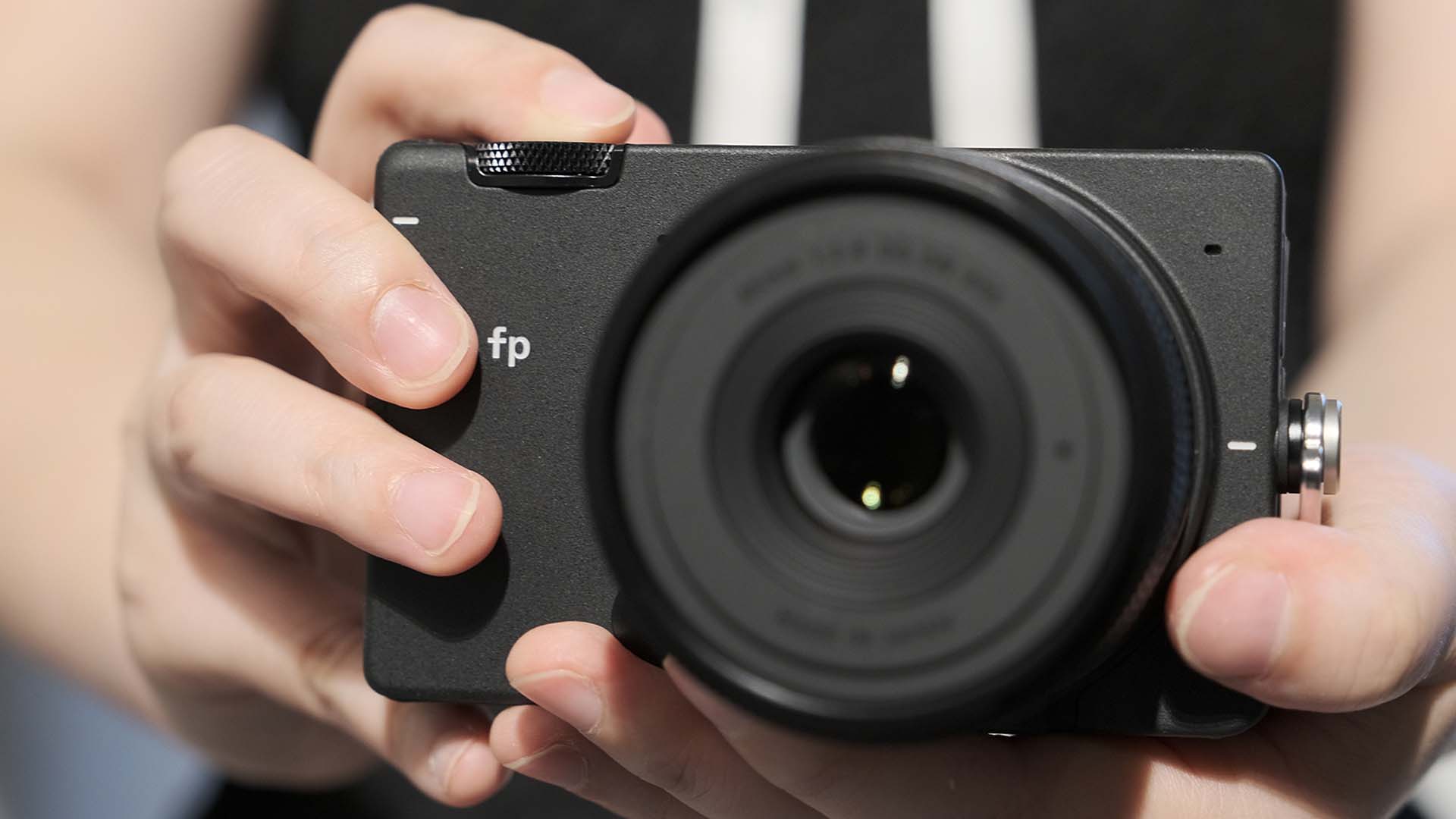 Actualización de firmware de la SIGMA fp - corrección de error en Cinema DNG y más