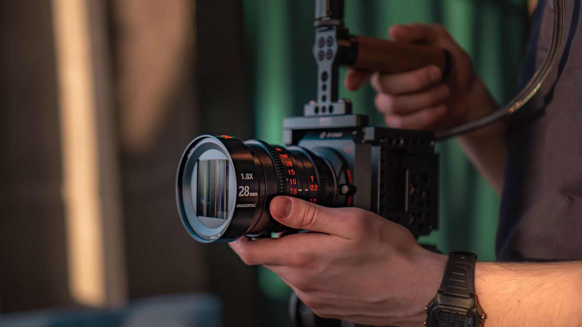Vazenが28mm T2.2 1.8xアナモフィックレンズを発売